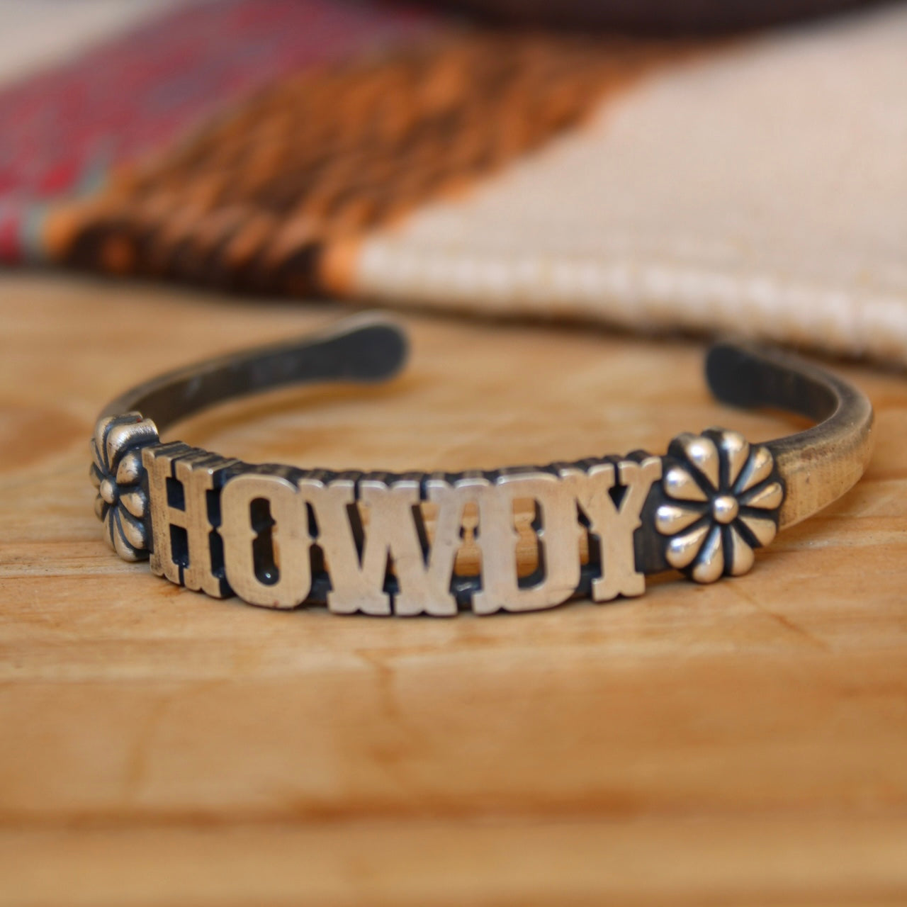 HOWDY Cuff