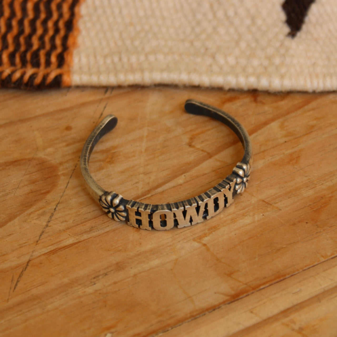 HOWDY Cuff